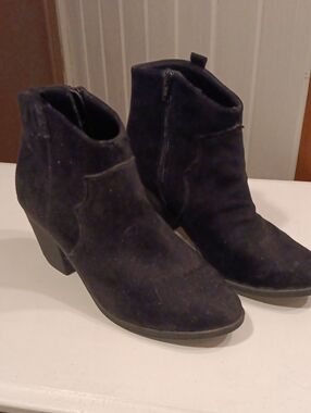 TIME TRUE Women’s Ankle Booties - Black Suede SZ 11 $15